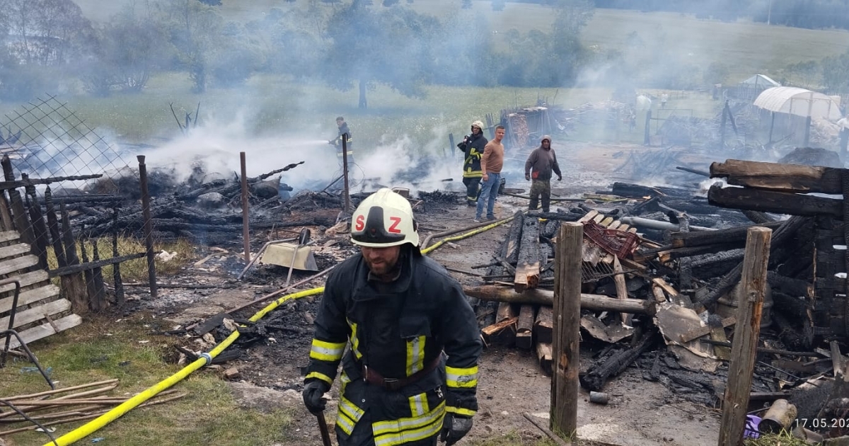 Egy lakóház és négy melléképület ég Marosfőn